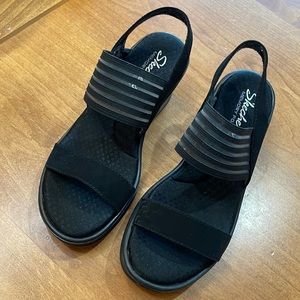 Sketchers Women’s Memory Foam Black Heeled Sandals. Excellent Condition. Size7.5